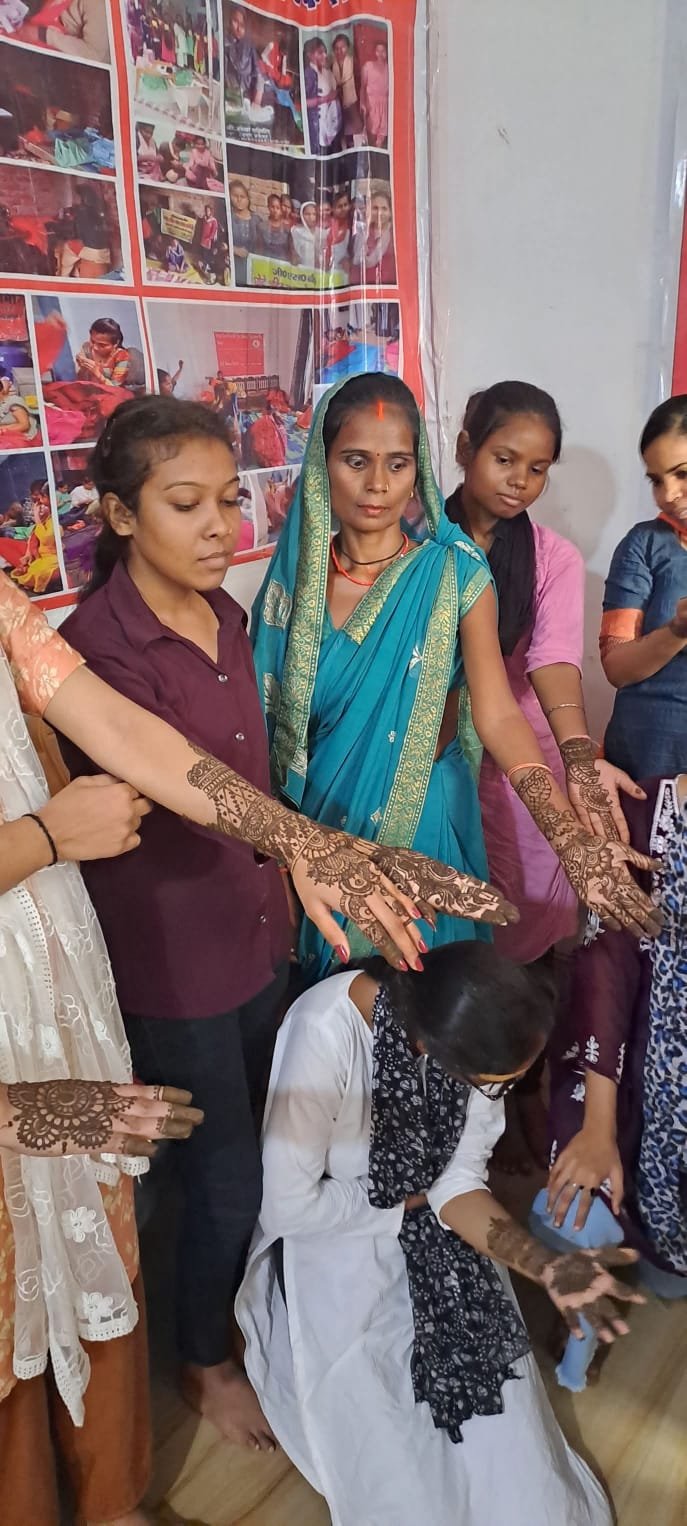 Free mehndi training for girls and women