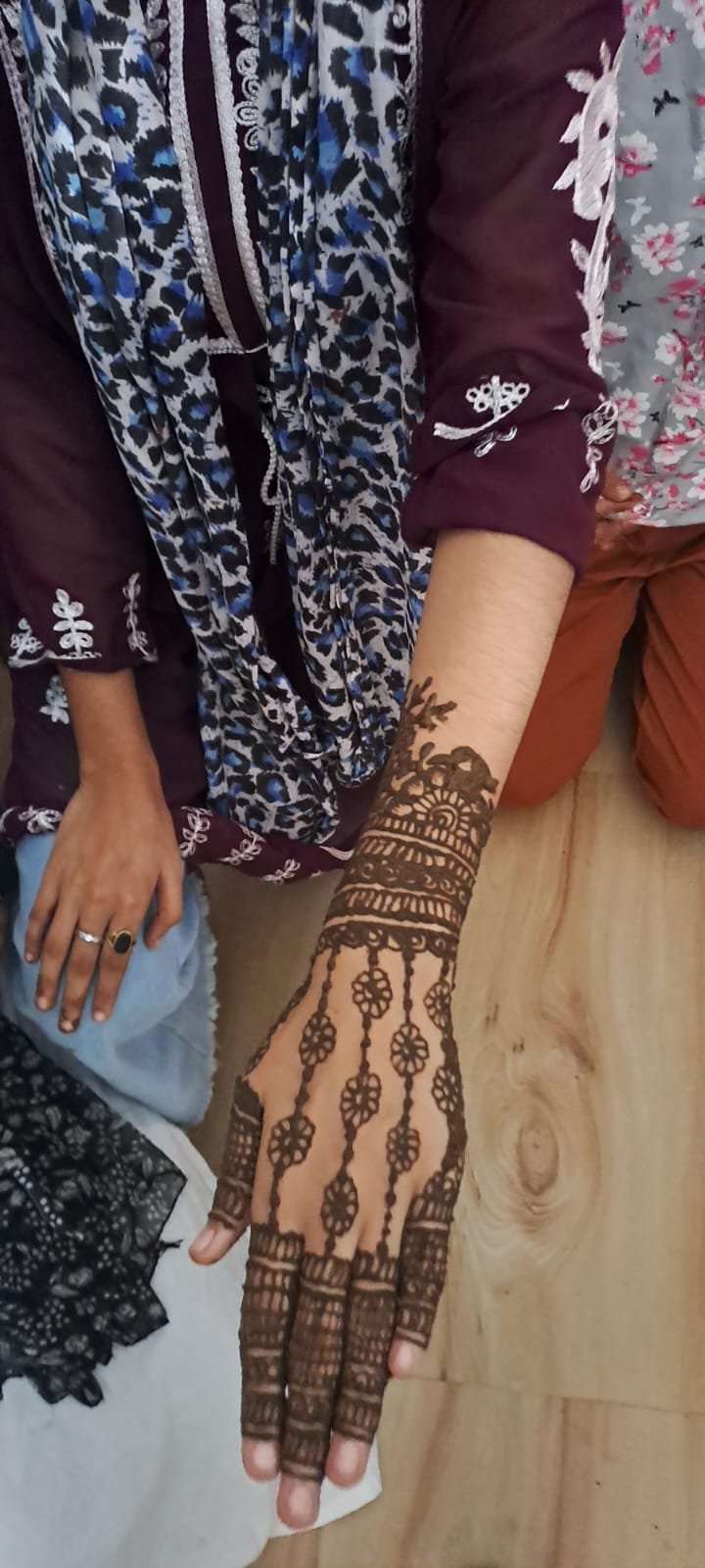 Free mehndi training for girls and women