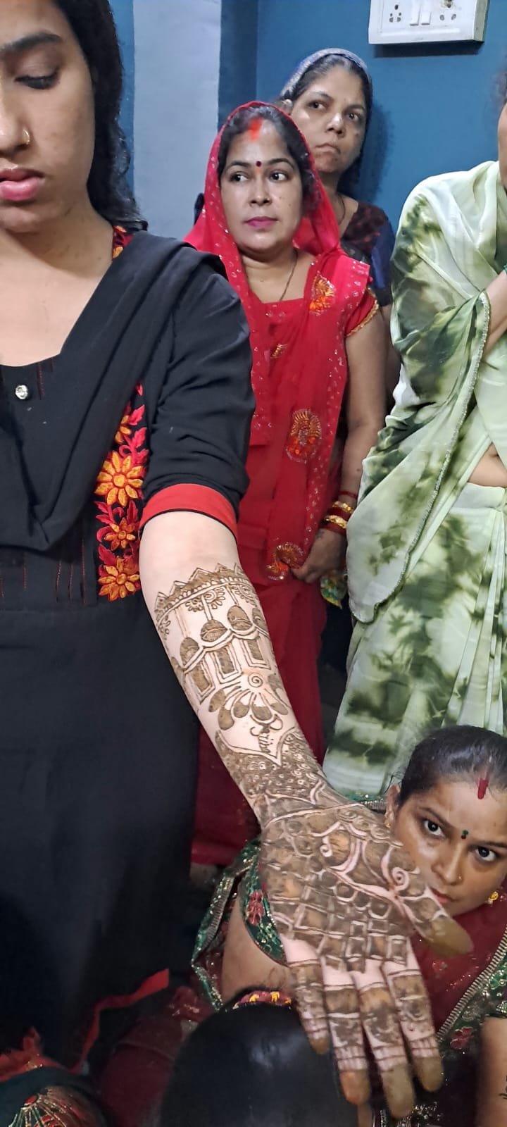Free mehndi training for girls and women